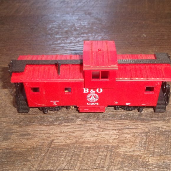 Roco HO train car B&O red caboose 204 railroad display - Picture 1 of 1